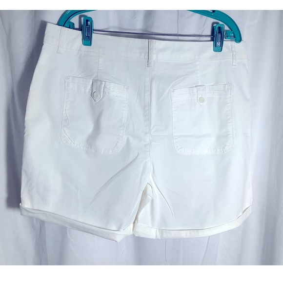Gloria Vanderbilt White Shorts - Picture 3 of 3